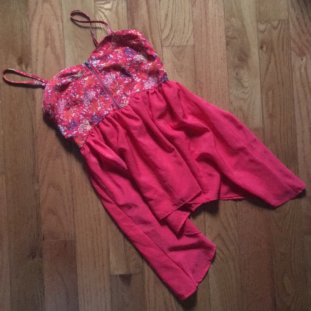 Cute Xhilaration XS sleeveless floral blouse!